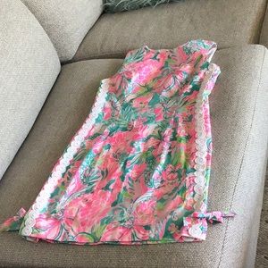 Lilly Pulitzer Mila stretch dress in hot on the scene!